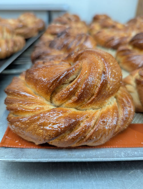 Cinnamon knot